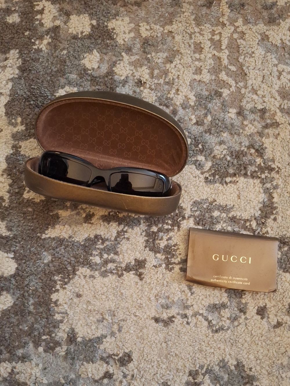 Gucci Black Sunglasses with Brown Logo Case